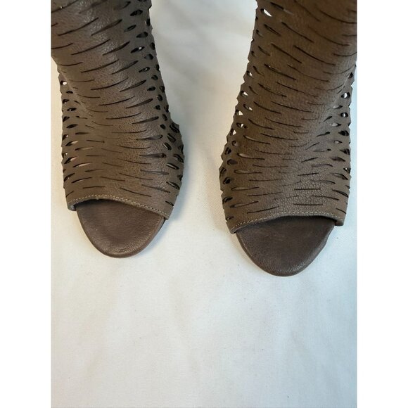 Vince Camuto Krandi Womens Size 7M Brownish Gray Laser Cut Heeled Booties - Picture 4 of 12